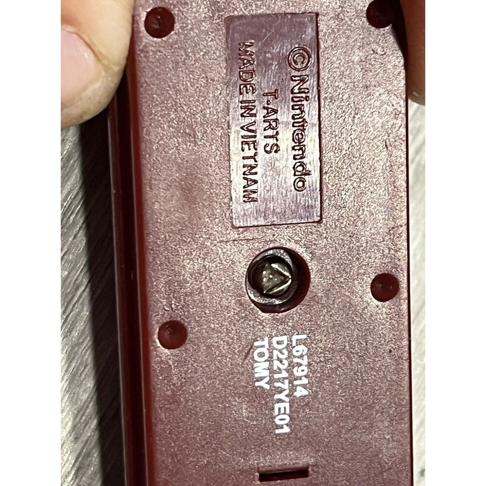 Nintendo Famicom Controller Keychain - Picture 4 of 4